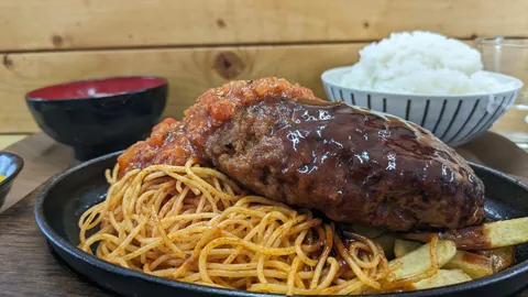 鉄板ハンバーグとスパゲティ