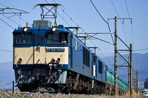 青い巨人の貨物列車