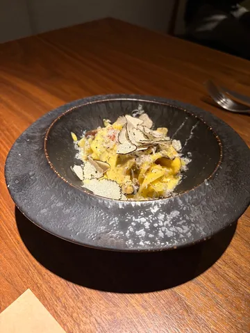 黒トリュフ山のパスタ