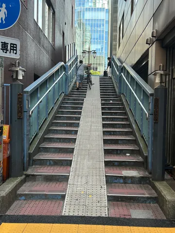 日常を彩る、上り坂の光景