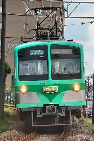 ワンマン運転の緑の電車