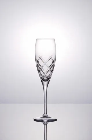 伝統美を宿すクリスタルグラス