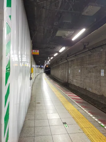 地下鉄の默默たる日常