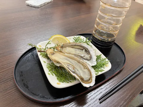 つやつや生牡蠣の涼やかな一皿