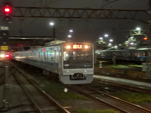夜の帳、疾走する光