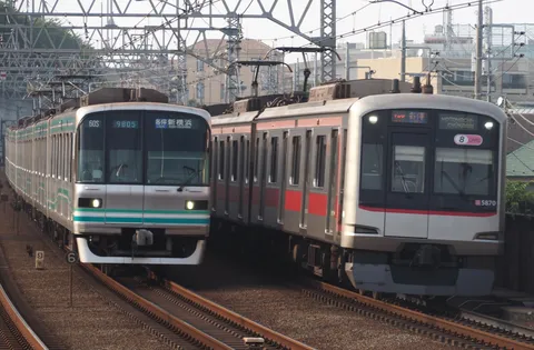 並走する鉄道の疾走感