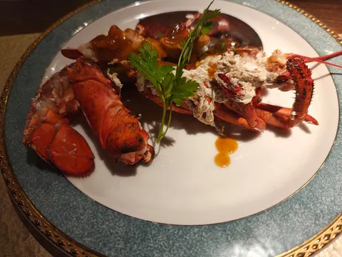 皿の上の海の恵み