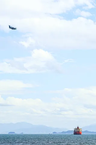 空と海と、遠い旅人