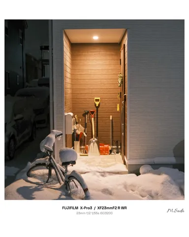 雪に埋もれた日常、静かな時間
