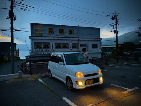 灯りと海風の駐車場