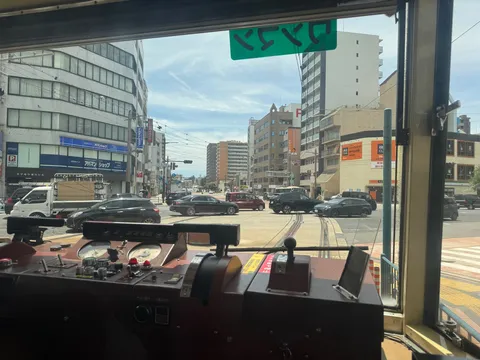路面電車の運転席からの風景