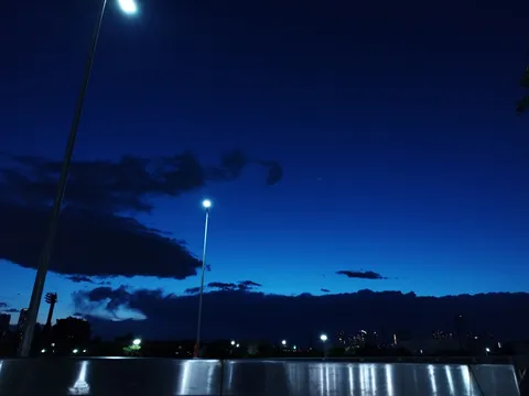 夜の帳、灯りのコントラスト