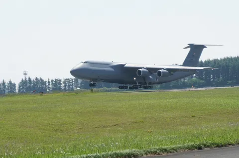 空自の巨体、離陸の瞬間