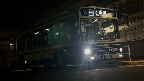 闇夜を照らす上飯田行き