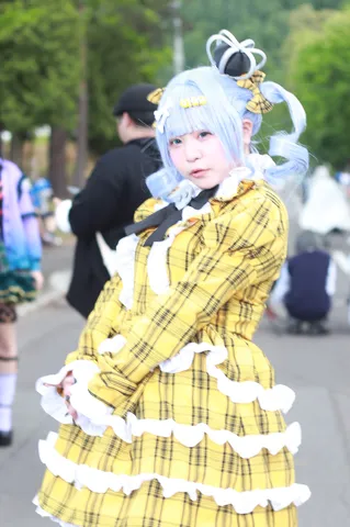 鮮やかなチェック柄のポートレート