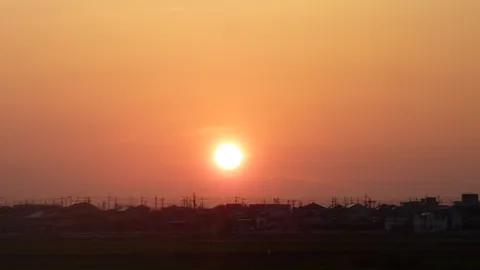 街並みに沈む夕日
