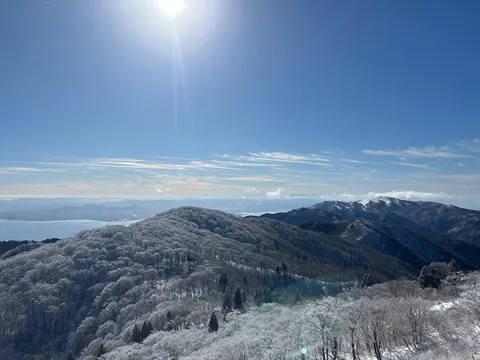 陽光きらめく雪化粧