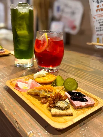 お酒とアテの静かな時間
