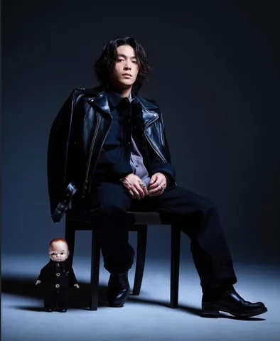 ミニチュアとの対比、クールな佇まい