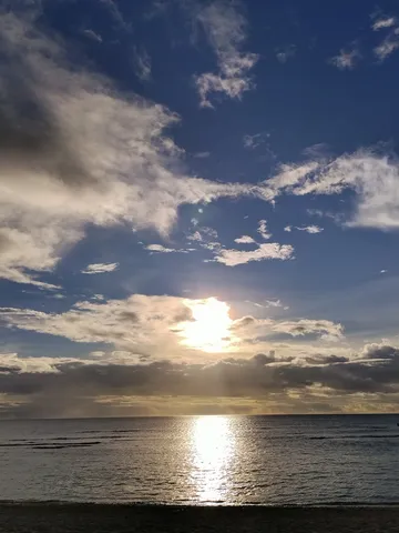 光の道筋、海と空の対話