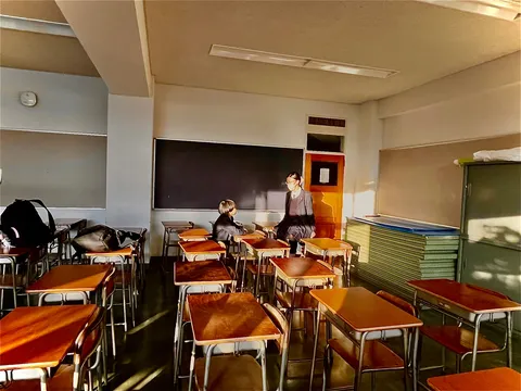 放課後の教室、静かな時間