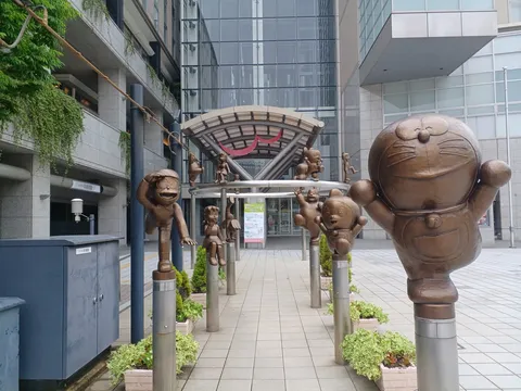 ドラえもんたちが彩る街角