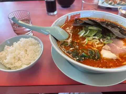 熱々ラーメンと白いご飯