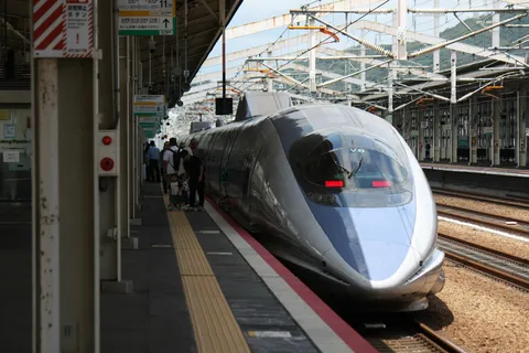 新幹線、旅立ちの瞬間
