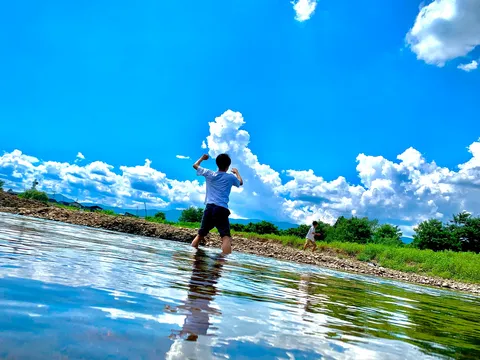 空と水面の境界線