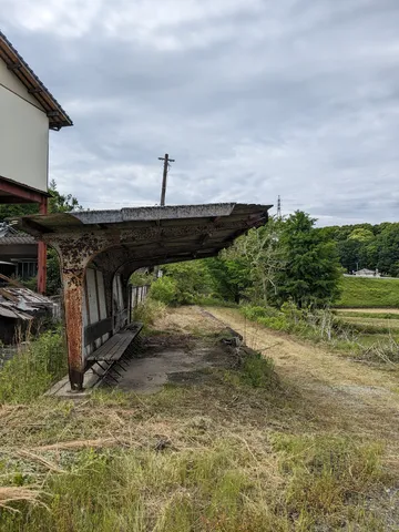 来ない列車を待ち40年