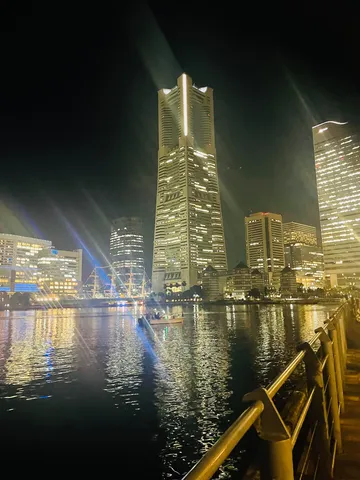 水面まで映える夜景