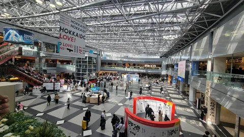 広がる空間、賑わう人々