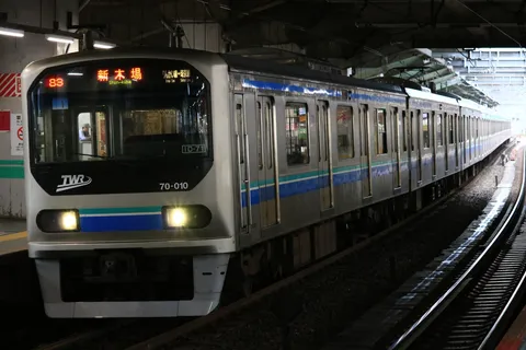 新木場行きの夜の線路