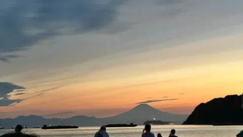 茜空、水面の静寂
