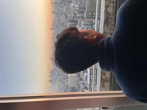 都会を望むフリースと髪