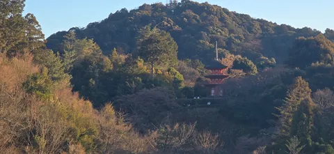 静寂に佇む古刹の姿