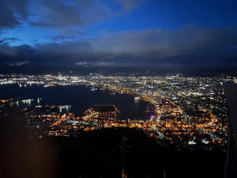 煌めく夜景に吸い込まれる