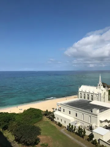 碧い海と白亜の聖堂