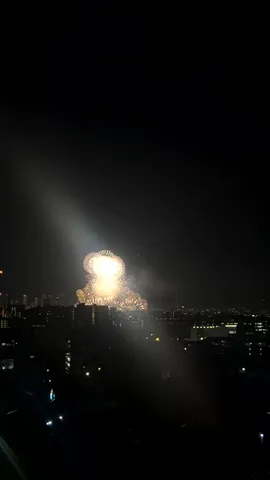 夜空に咲く黄金の花火