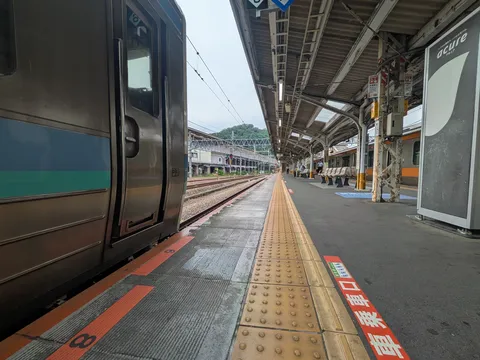 旅立ちを待つ静かなホーム