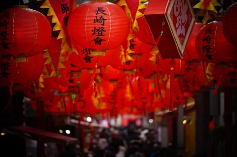 祭り彩る赤提灯