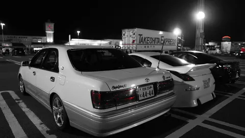 夜の停車場、映える旧車たち
