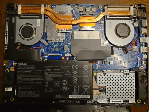 ノートPCの深層、基板の息吹