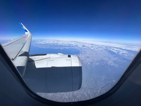 飛行機窓からの絶景