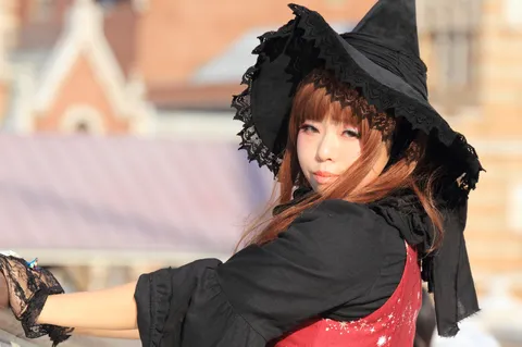 風を纏う魔女の横顔
