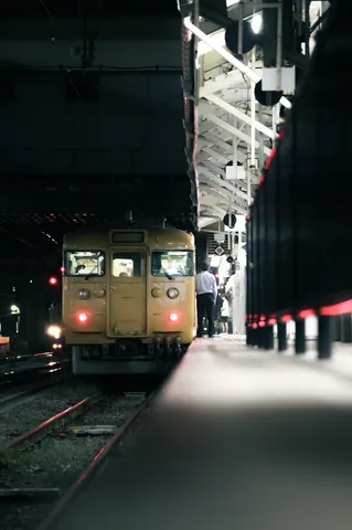 駅のホーム、黄昏時の約束