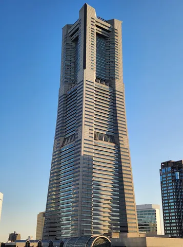 超高層ビルの威圧感