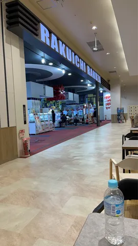 ゲームセンターの入り口と休憩