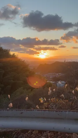夕暮れ、街を染める光のヴェール