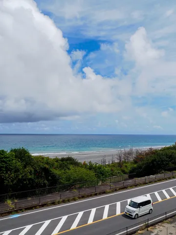 海と空の静かな横顔